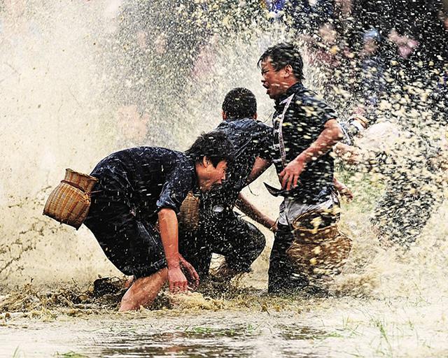 湖南侗族的特色民俗 打三朝抢鱼塘