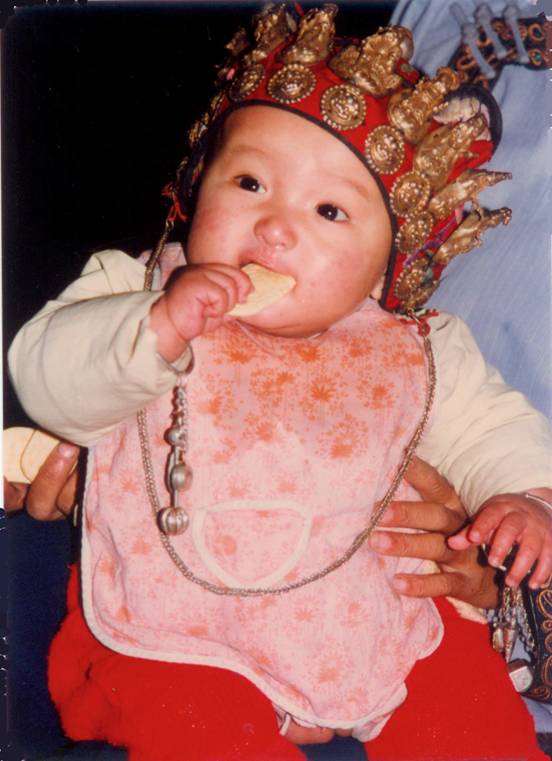 4 祈求婴幼儿易养成人的罗汉帽（刘昌儒摄）（插于7.抓周后）