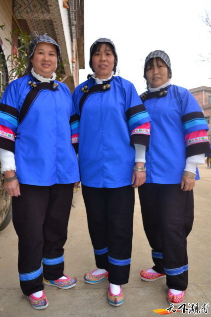瑶族女性服饰