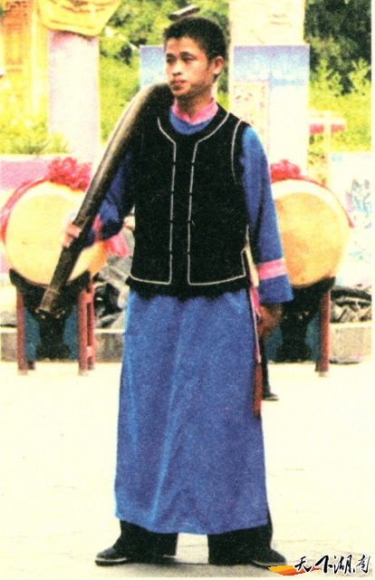 苗族男性服饰