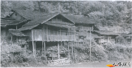吊脚楼