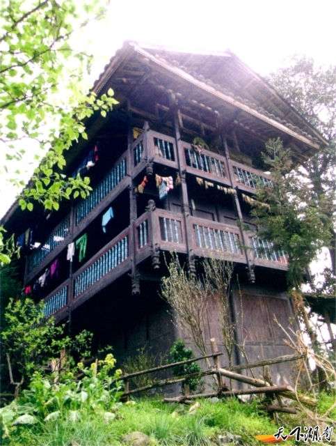 三层吊脚楼