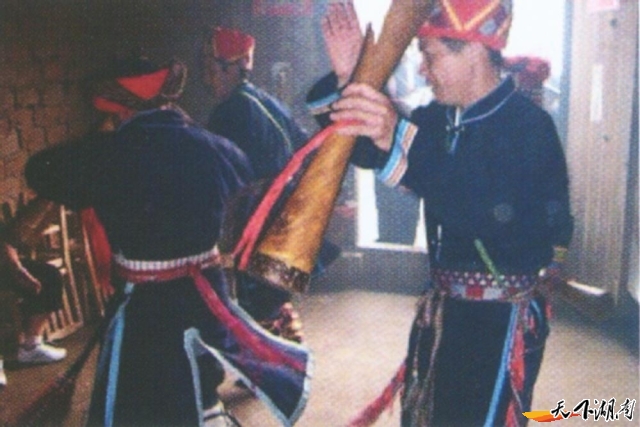 瑶族长鼓舞
